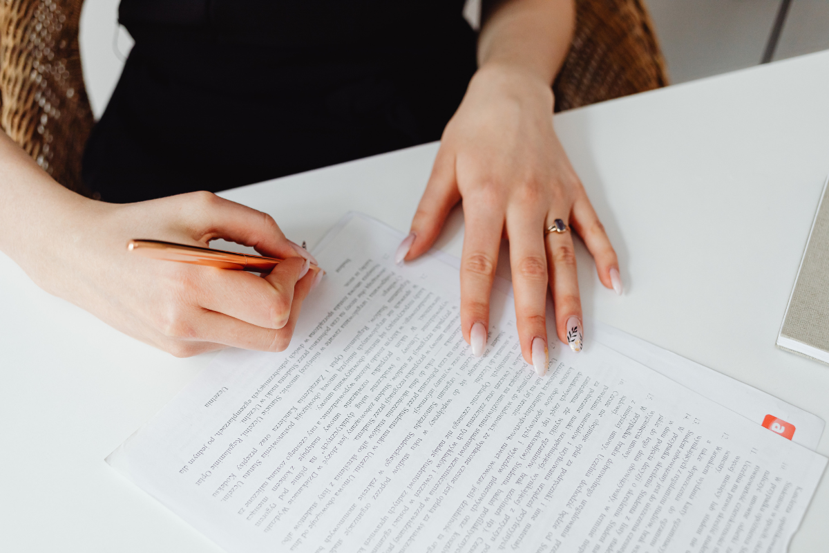Comment rédiger une lettre de témoignage pour un ami : modèles et conseils pratiques